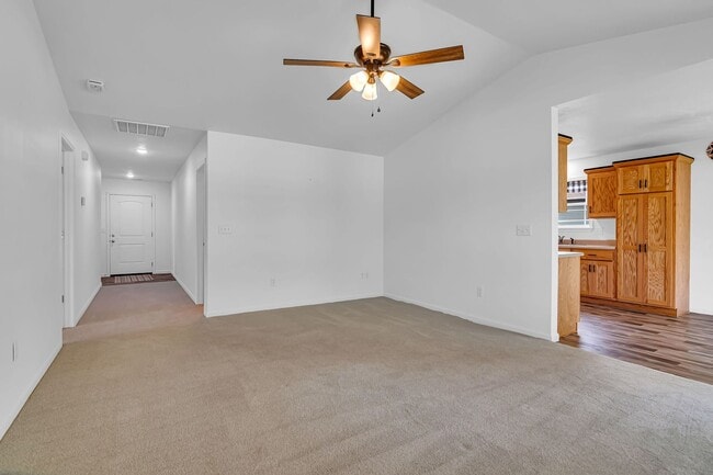 Building Photo - 3 bedroom 2 bath 2 Car Garage with fenced yard  for rent, Hollister, MO