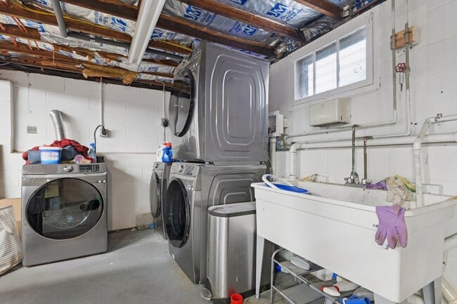 Building Photo - 22 Fox Pl