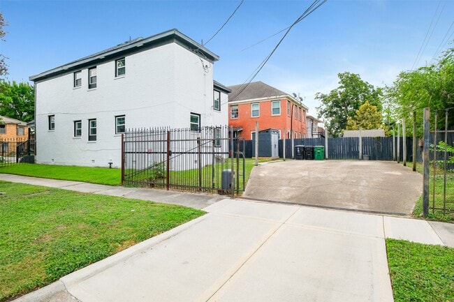 Building Photo - 2802 Arbor St