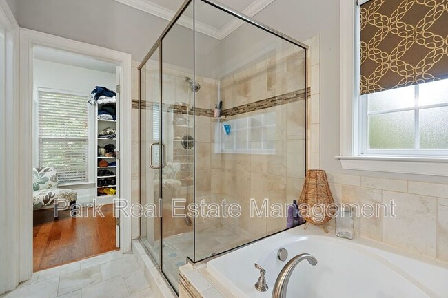 Building Photo - 215 Harrison Pond Dr