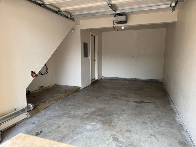 Building Photo - Freshly recently updated 3-bedroom 2-bathroom duplex with garage!
