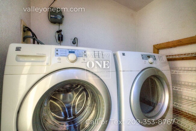 Building Photo - 1404 1/2 Teresa Street-