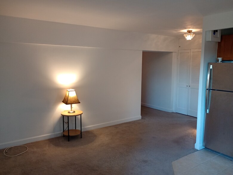 Building Photo - 4950 N Marine Dr