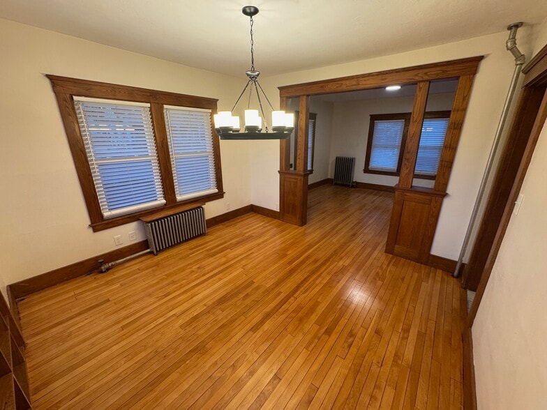 Building Photo - 319 Bridge St