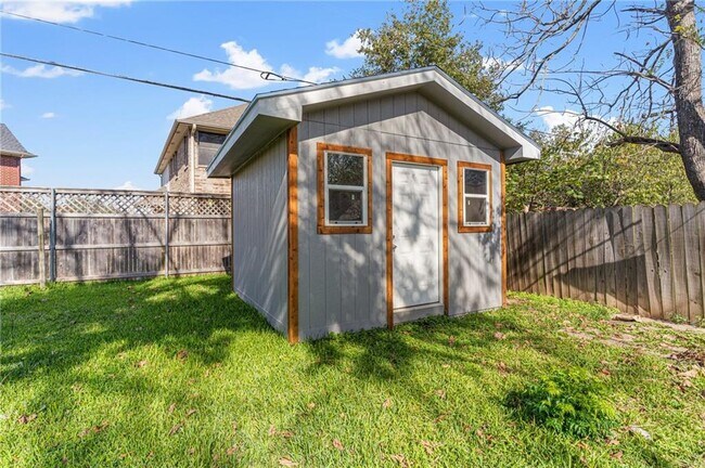Building Photo - 3810 Hillside Dr