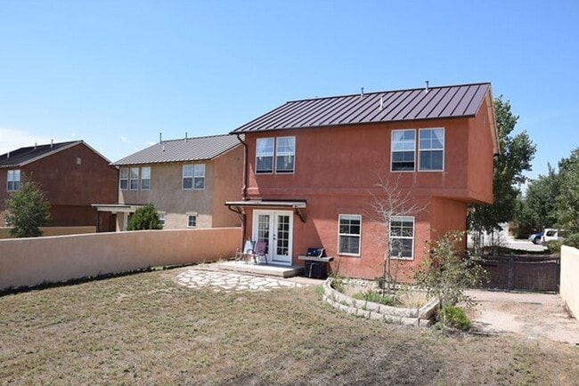 Building Photo - 3 bedroom 2 bath near golf course