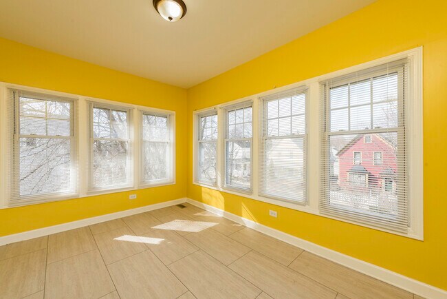 Building Photo - 515 2nd St