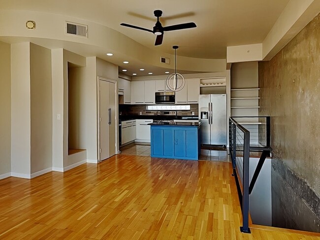 Building Photo - 3225 Turtle Creek Blvd