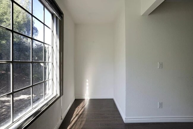 Building Photo - 5515 Canoga Ave