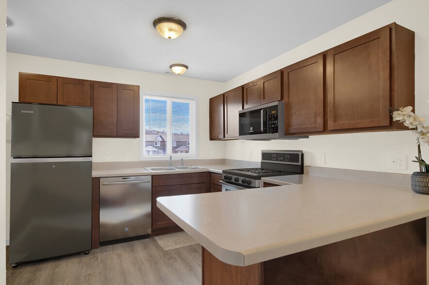 Building Photo - 3843 Vale Dr
