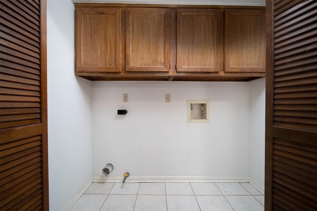 Building Photo - 2838 Colony Dr