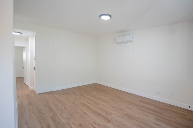 Building Photo - 821 W 167th St
