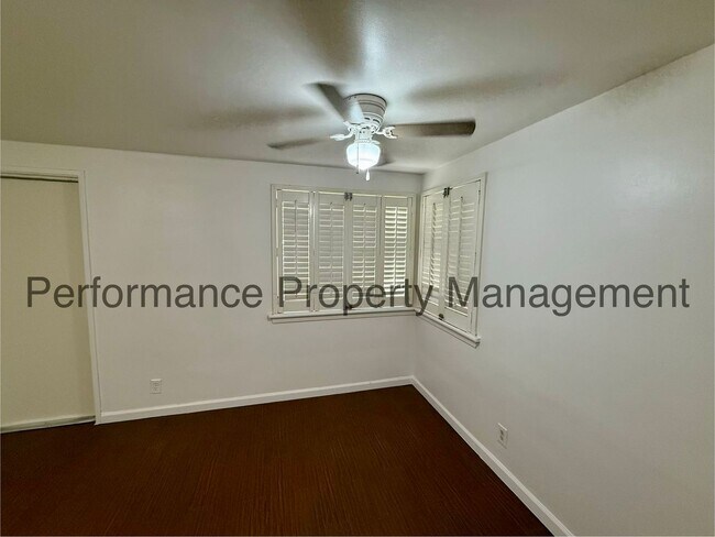 Building Photo - 2706 Pasadena St