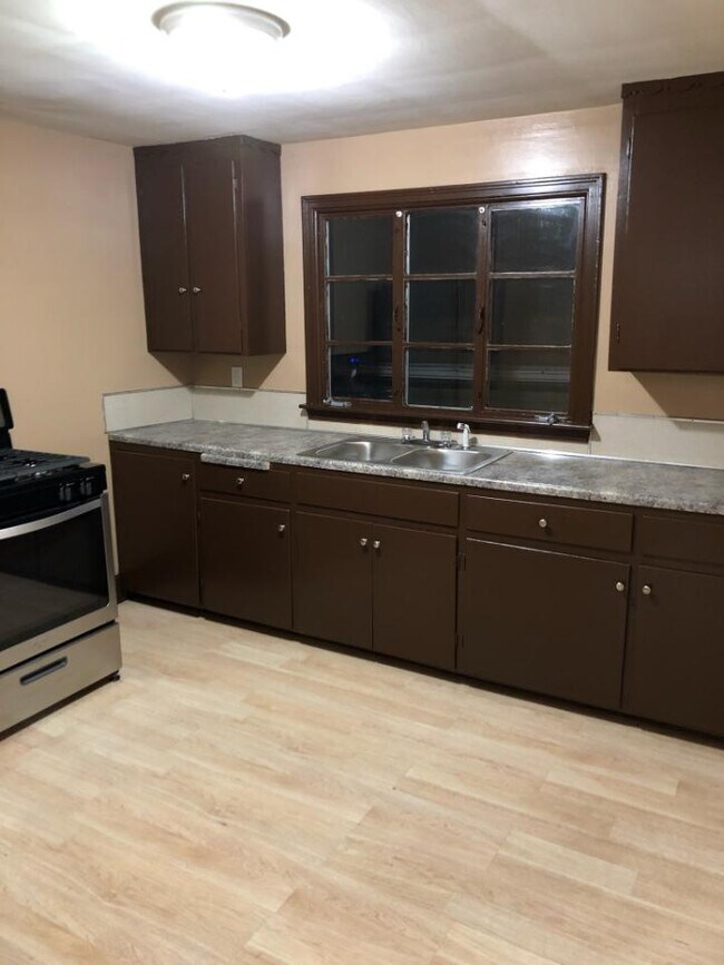 Kitchen - 57 Moreland St