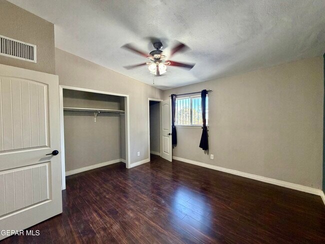 Building Photo - 11105 La Quinta Pl