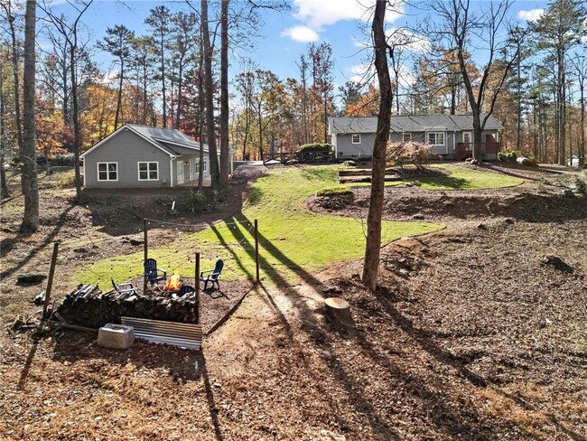 Building Photo - 1980 Daves Creek Trail