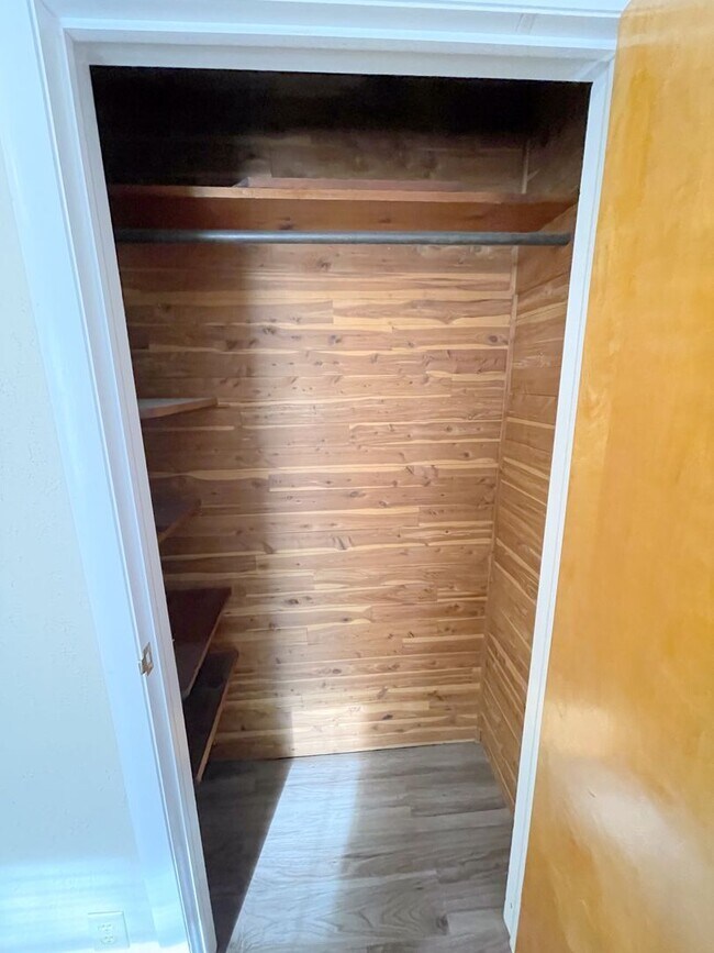 Building Photo - Nice 2-Bedroom Home Available in Quiet Neighborhood in Northwest Goshen