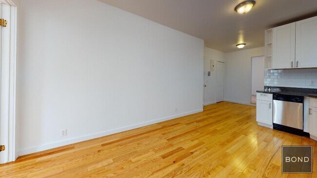 Building Photo - 401 E 78th St