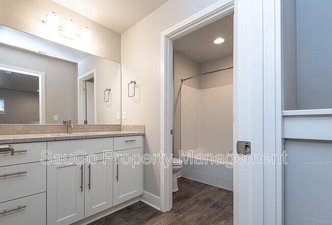 Building Photo - 13227 SW Maxfield Ln