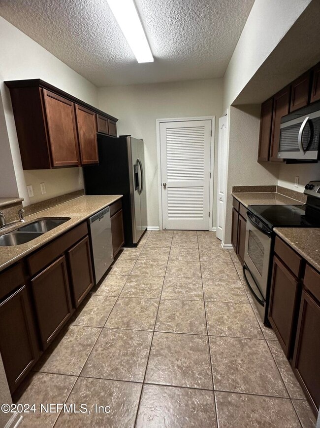 Building Photo - 4991 Key Lime Dr