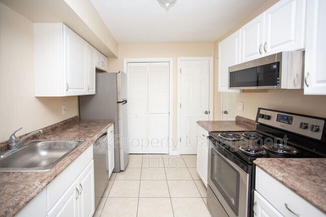 Building Photo - 16 Lerner Ct