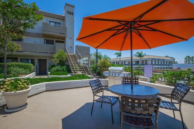 Building Photo - Glenoaks Terrace Apartments