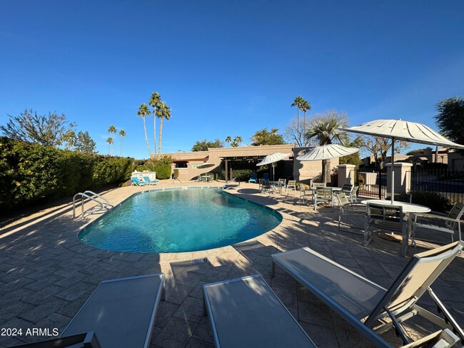 Building Photo - 7558 N Vía De La Luna