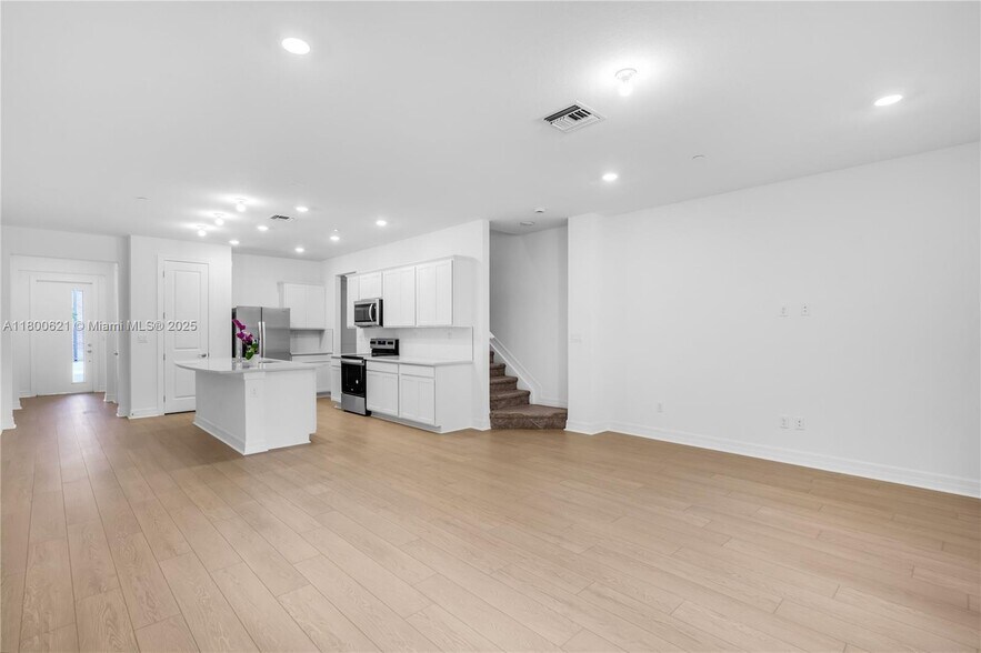 Building Photo - 8353 NW 7th Pl