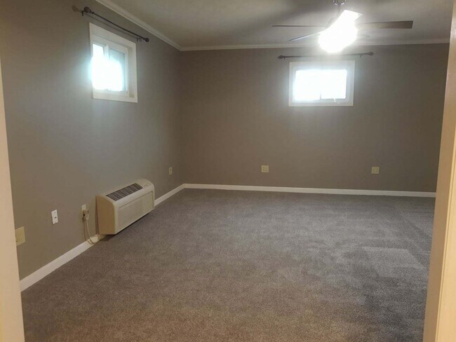 Living room - 140 Redbud Dr