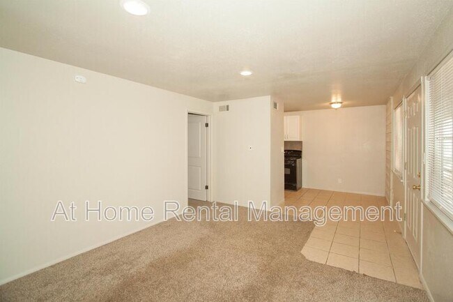 Building Photo - 109 S 9th St