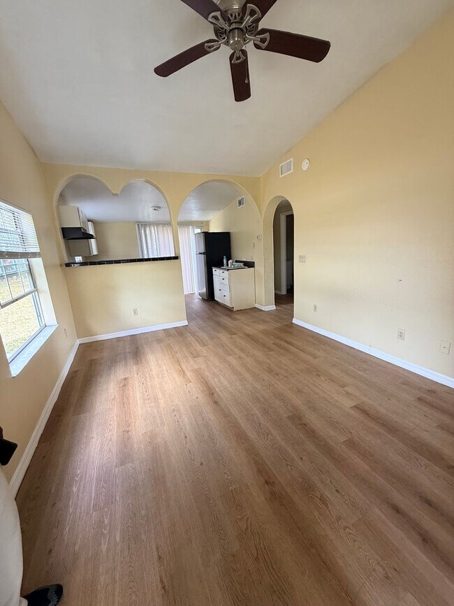 Building Photo - HUGE fenced yard with updated 2 bedroom Home  CALL Sheila to see 407-687-7900