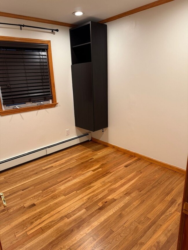 Building Photo - Charming 3BR apartment in East Meadow