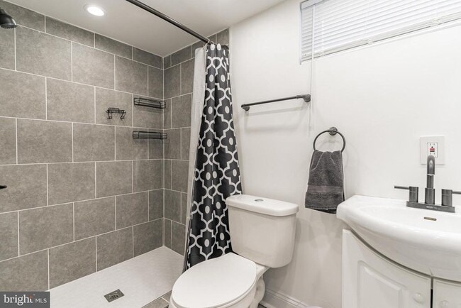 Building Photo - 1812 Woodbourne Ave