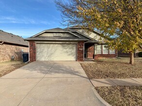 Building Photo - Great 3 Bed 2 Bath in Valencia Neighborhood