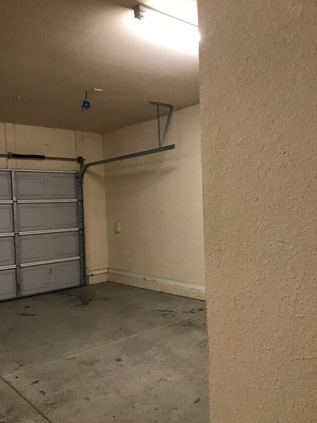 Building Photo - Beautiful Home - $200.00 of first month's rent