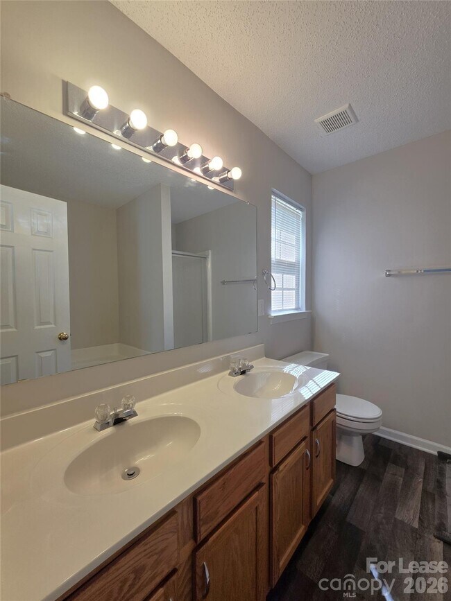 Building Photo - 8417 Appledale Dr