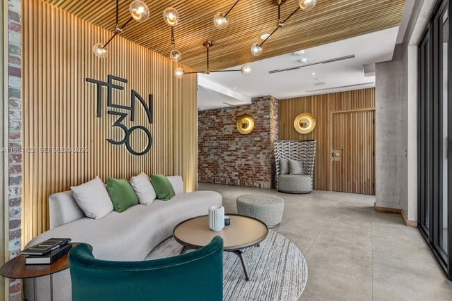 Building Photo - 1030 15th St