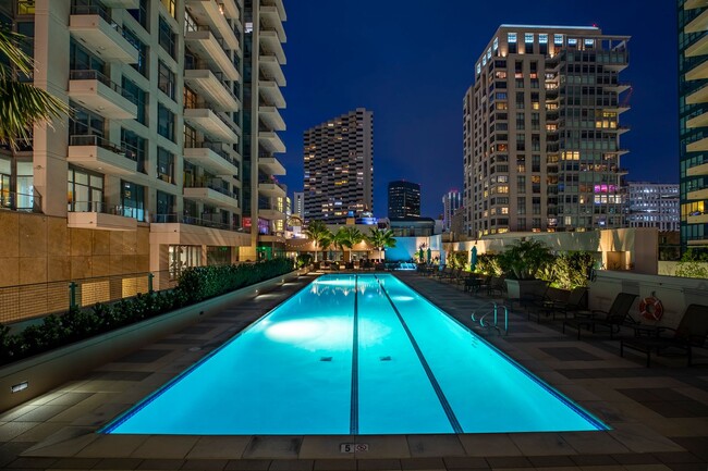 Building Photo - Water Views in the Pinnacle Marina