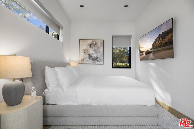 Building Photo - 1754 Lechusa Rd