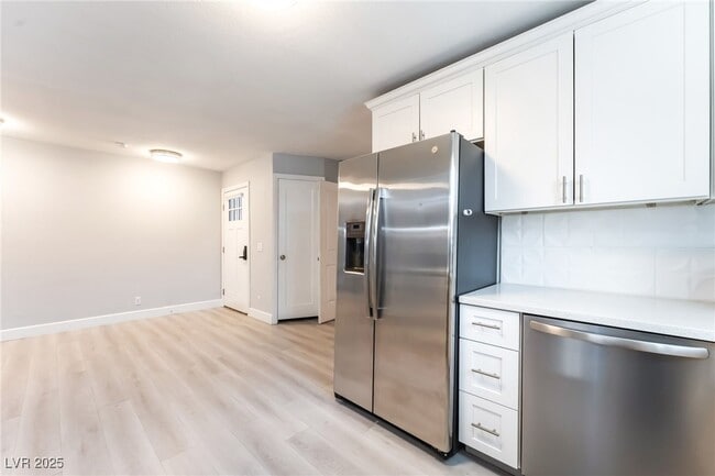 Building Photo - 2905 Kings Way