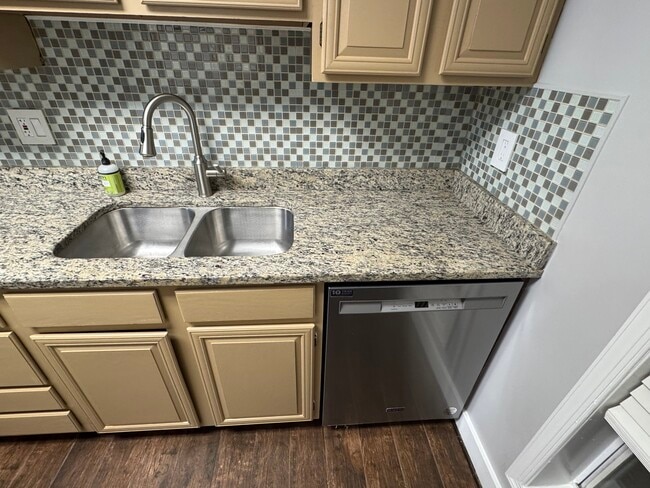 Building Photo - 10129 Oakton Terrace Rd