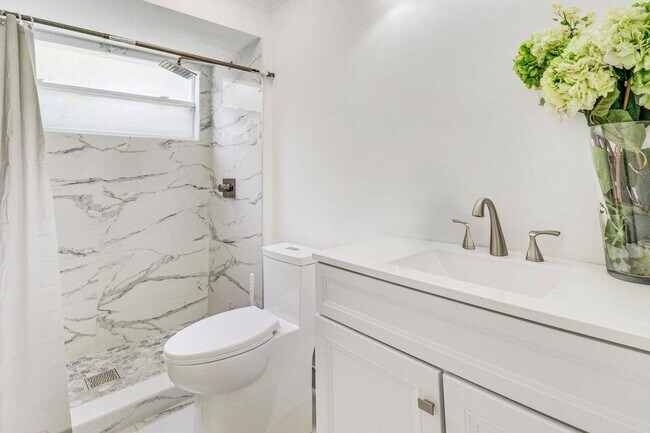 Building Photo - 2962 SW Coastal Terrace