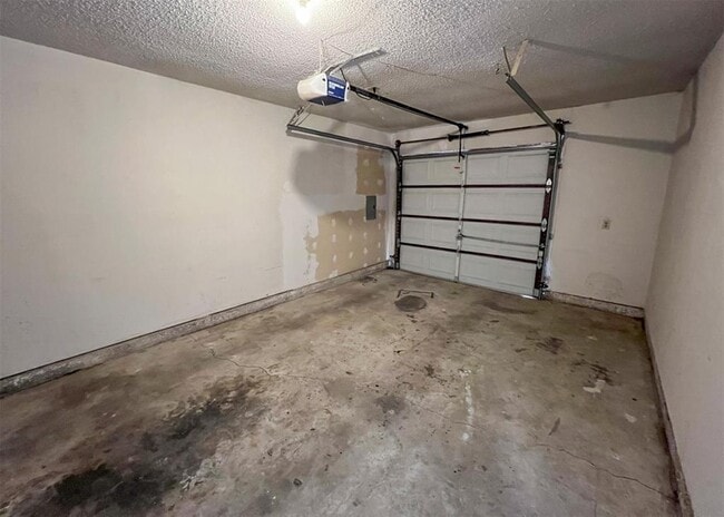Building Photo - 1303 N Fretz Ave