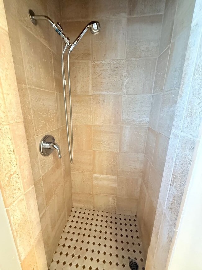 Building Photo - 606 Pierce St