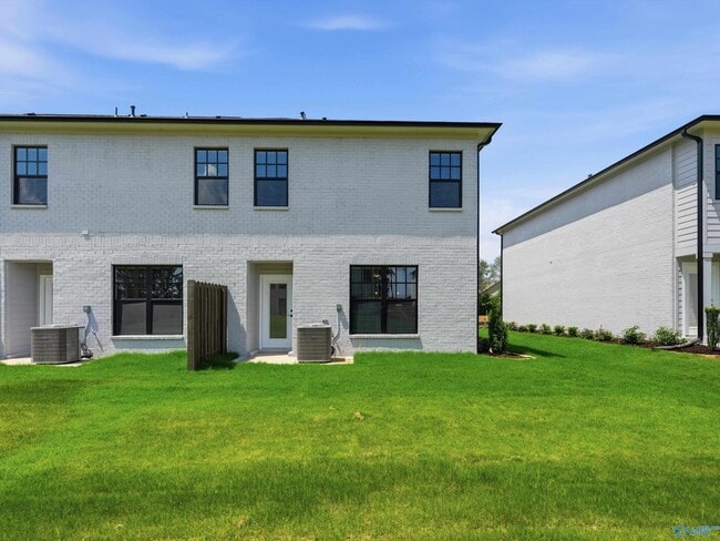 Building Photo - 8 Whispering Oak Dr SW