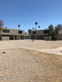 Building Photo - 2806 N 43rd Ave