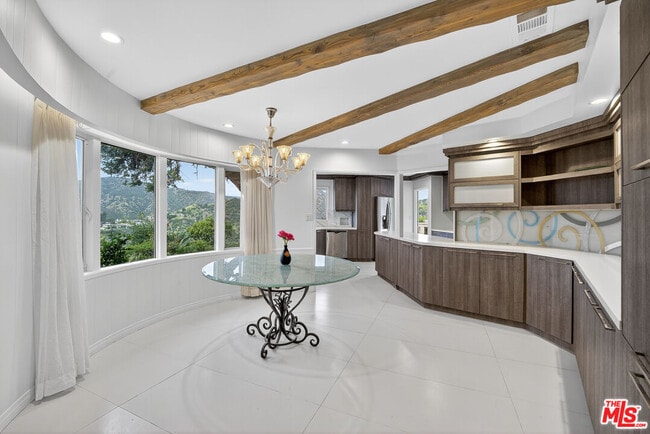 Building Photo - 935 Linda Flora Dr