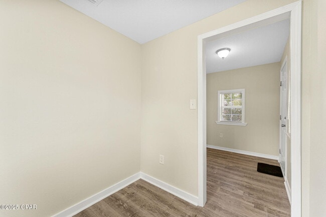 Building Photo - 1020 E 14th Ct