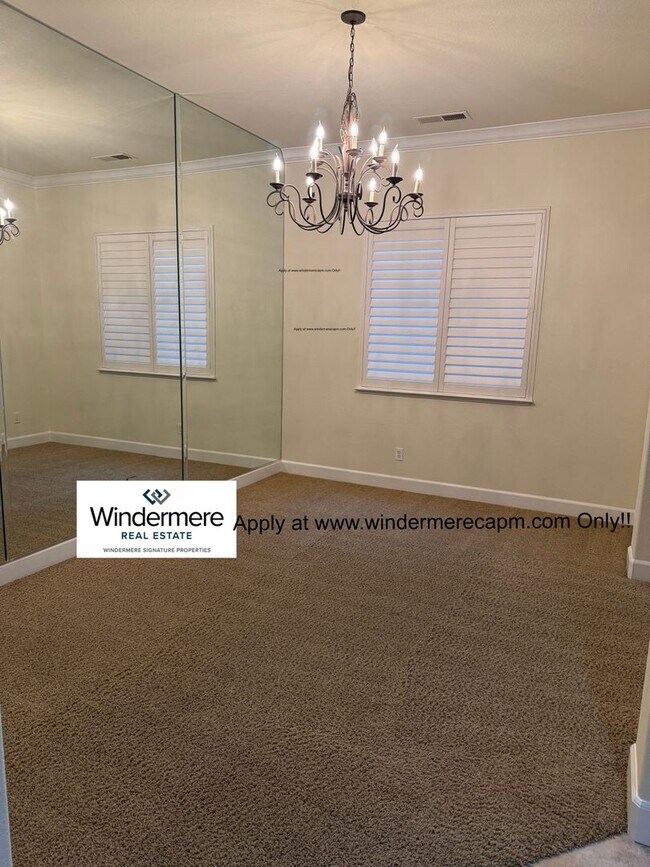 Building Photo - Welcome Home To This Well Maintained Immaculate Westlake Gated Community HOME!