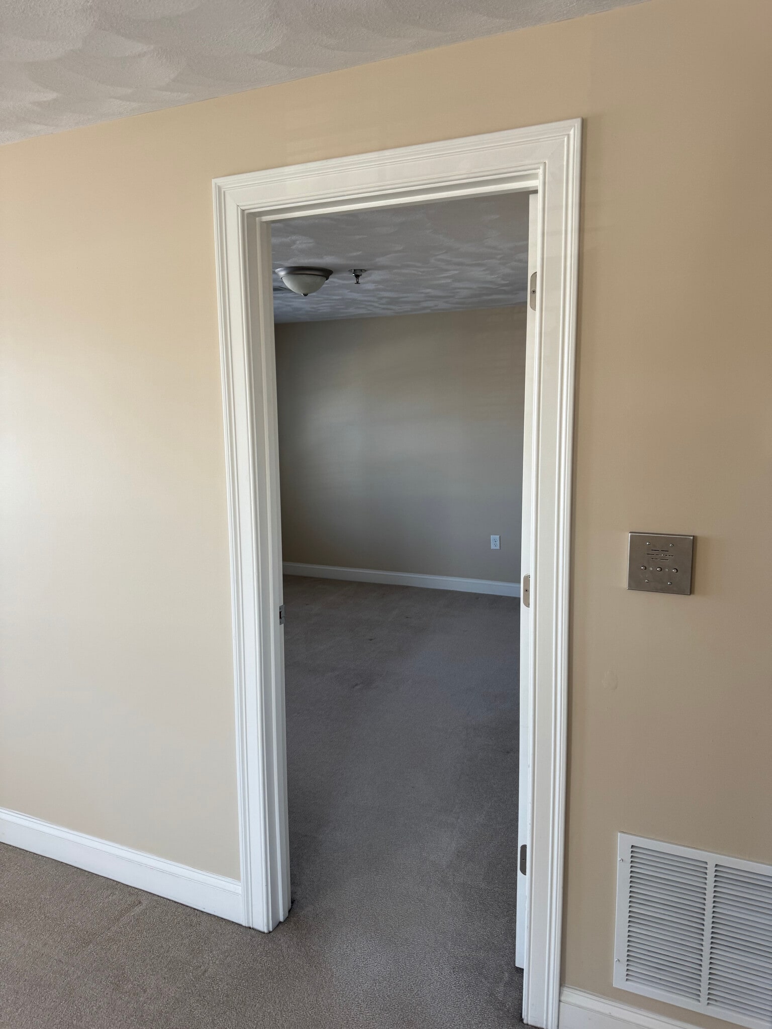 Building Photo - 1 Church St